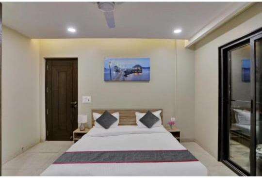 Vibe Hotel Noida Exterior foto